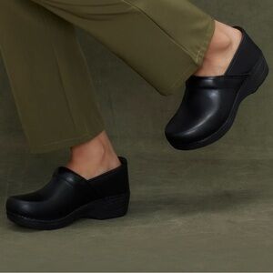 Dansko XP 2.0 Black Leather Clog Size 42